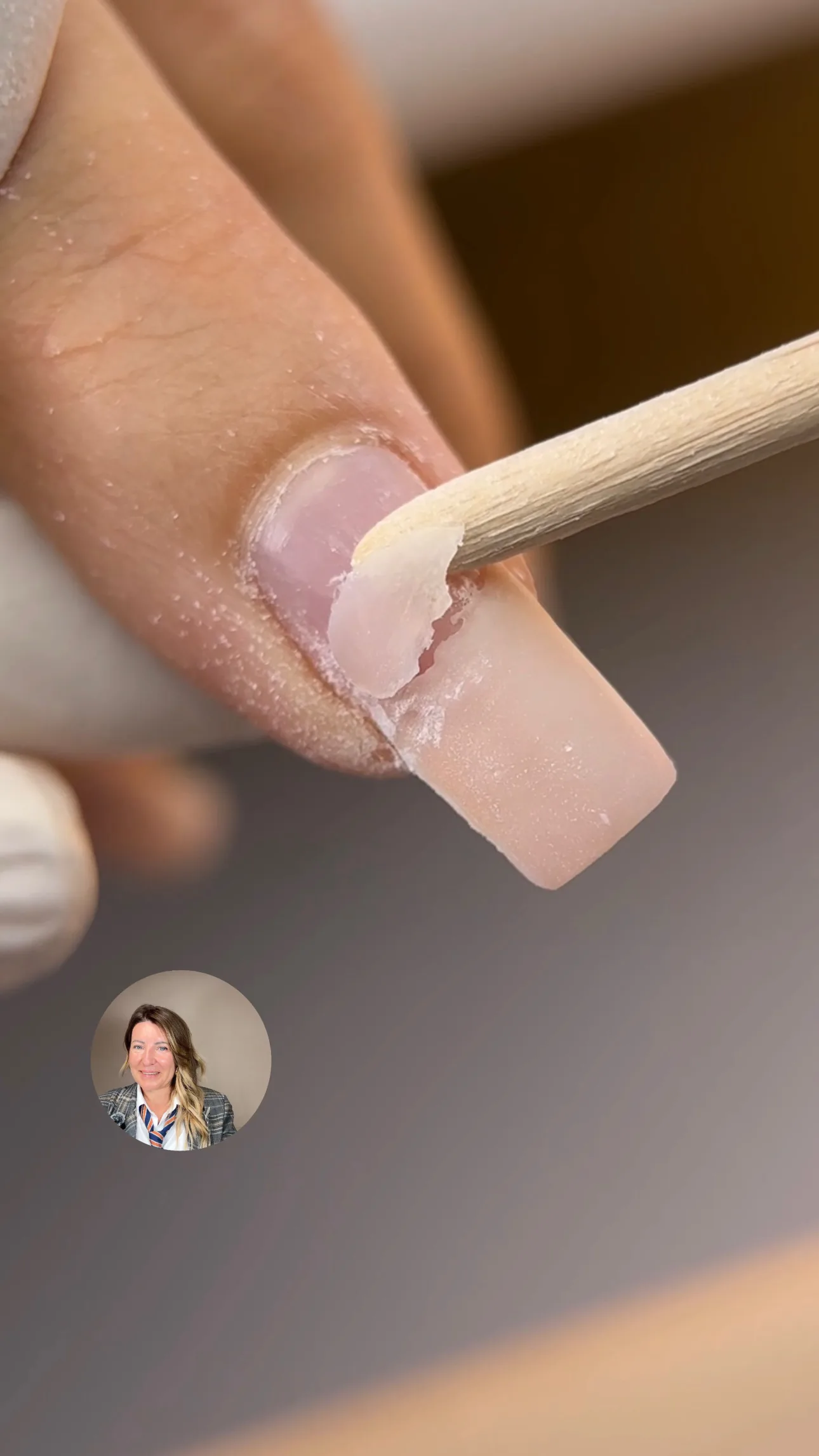 Perché il gel si stacca dopo la manicure russa